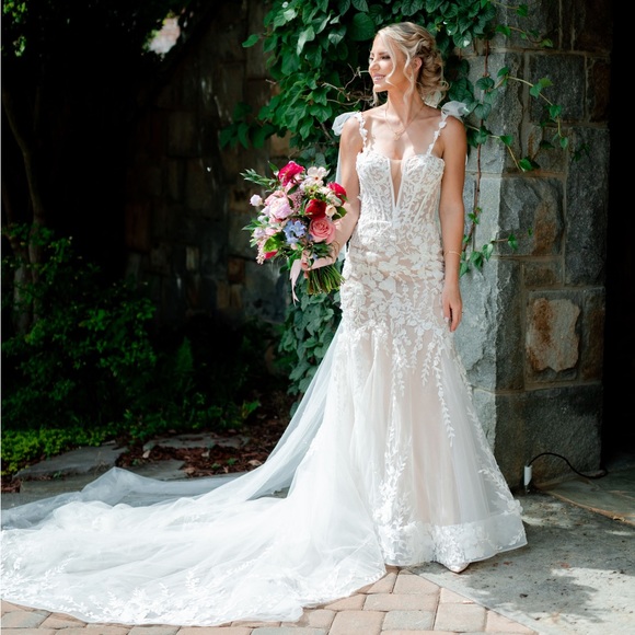 Luxury, designer wedding gown for sale! - Picture 4 of 16